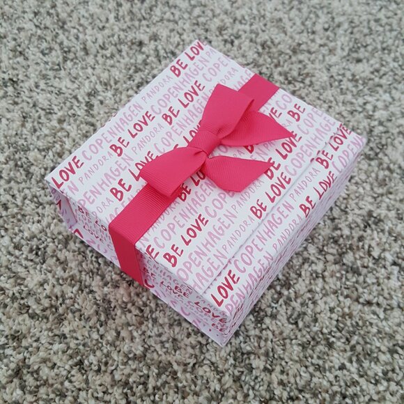 RARE Exclusive Denmark Copenhagen Pandora Gift Jewelry Box BE LOVE - Picture 10 of 10